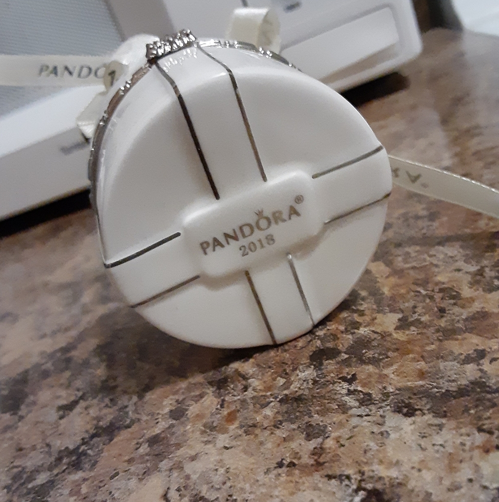 PANDORA 2018 JARED COLLECTION ORNAMENT TRINKET BOX - Picture 4 of 8